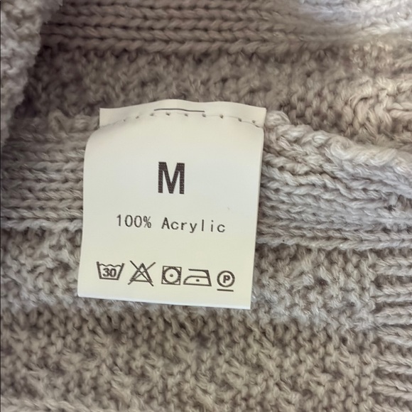 SHEIN Cream V-Neck Cable Knit Sweater Vest - Picture 2 of 3